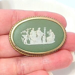 Vintage Large Gold Filled Green Wedgwood Jasperware England Oval Brooch